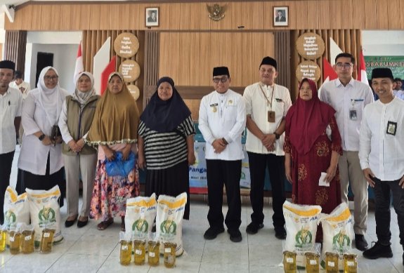 211 Ribu Warga Banyuwangi Terima Bansos Pangan