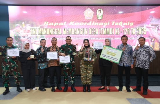 Banyuwangi Meraih Peringkat Ketiga Komandan Satuan Tugas (Dansatgas) TMMD terbaik