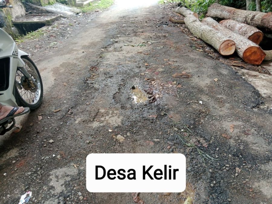 Baru Hitunga Bulan,  Beberapa Proyek Pengaspalan di Desa Pesucen dan Kelir Sudah Amburadul