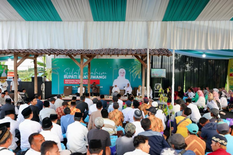 Bupati Banyuwangi Ipuk Fiestiandani Buka Bersama Ratusan Petani di Embung Ja’i, Desa Dasri