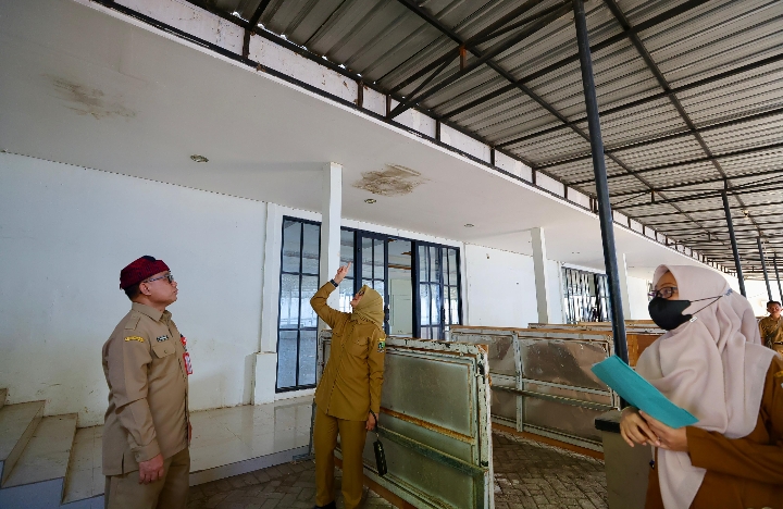 Bupati Banyuwangi Cek Lokasi Tempat Relokasi Pasar Banyuwangi yang Berada di Gedung Wanita