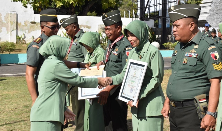 Dandim 0825/Banyuwangi Pimpin Upacara Serah Terima Jabatan Dan Wisuda Purna Tugas