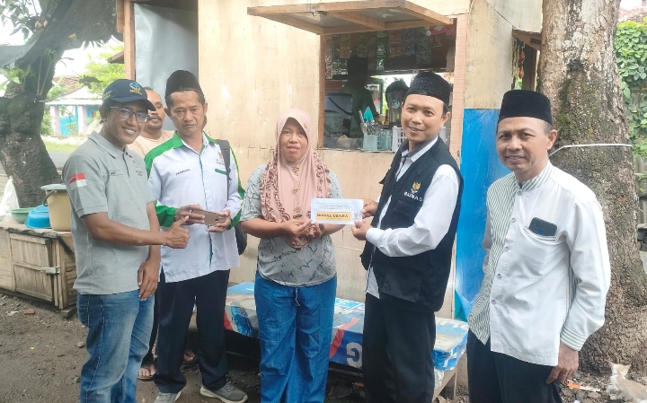 Tingkatkan Perekonomian Masyarakat, BAZNAS Banyuwangi Bantu Warung Kecil 