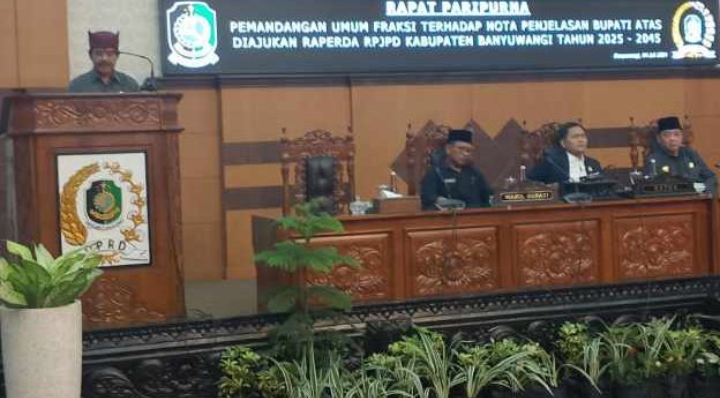 DPRD Banyuwangi Sampaikan RPJPD Tahun 2025-2045 Dalam Rapat Paripurna Dewan