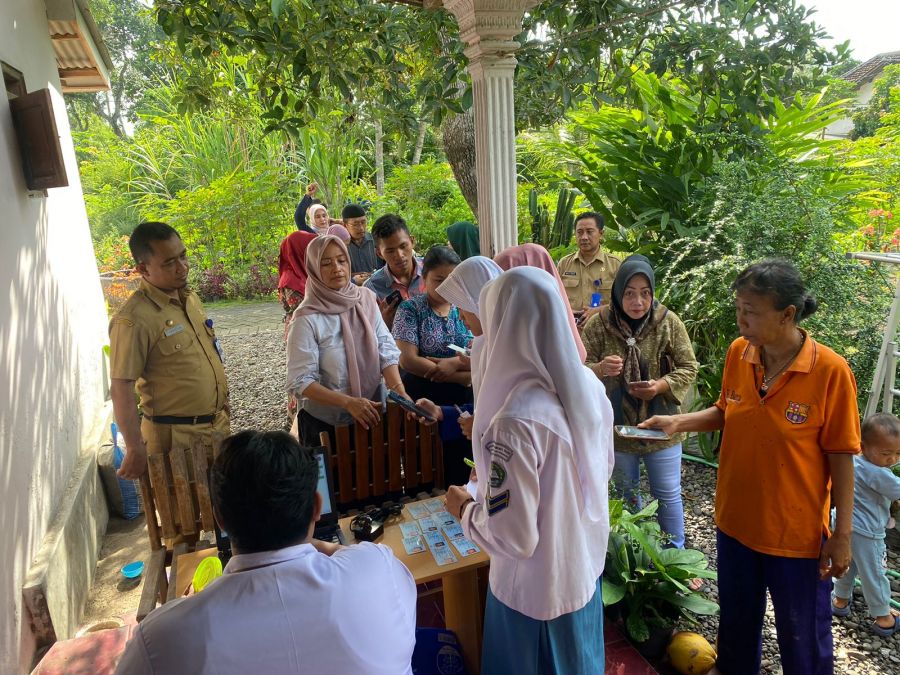 Genjot Percepatan IKD, Camat Muncar dan Jajaran Aktif Jemput Bola