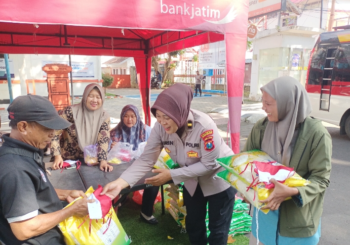 Gerakan Pangan Murah, Polresta Banyuwangi dan Bulog Telah Gelontorkan 202 Ton Beras SPHP untuk Warga