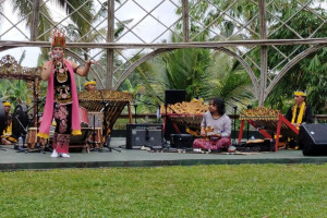 Gitaris Sekaligus Pencipta Lagu Dewa Budjana Kolaborasi dengan Seniman Banyuwangi