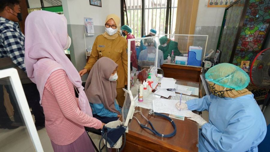 Hari Pertama Masuk Kantor, Bupati Banyuwangi Tinjau Sejumlah Layanan Publik