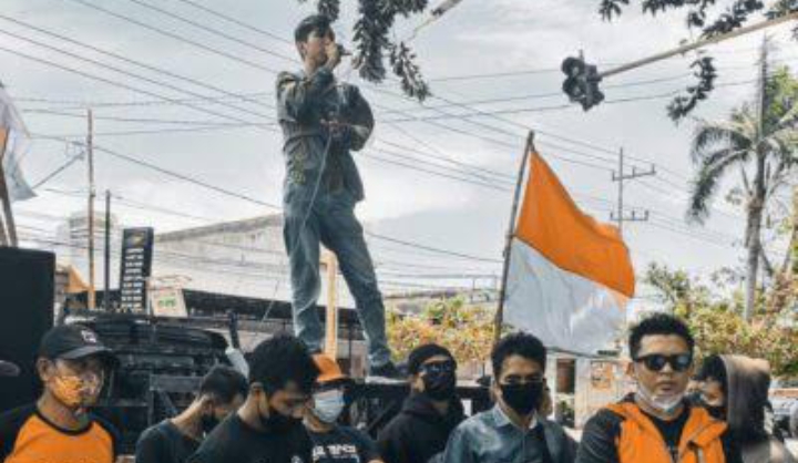 Hearing Dibatalkan, Demonstrasi Diselenggarakan