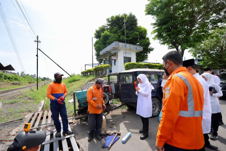 Jelang Lebaran, Pemkab Banyuwangi Tambah Penjaga Jalur Kereta Api Tak Berpalang Pintu