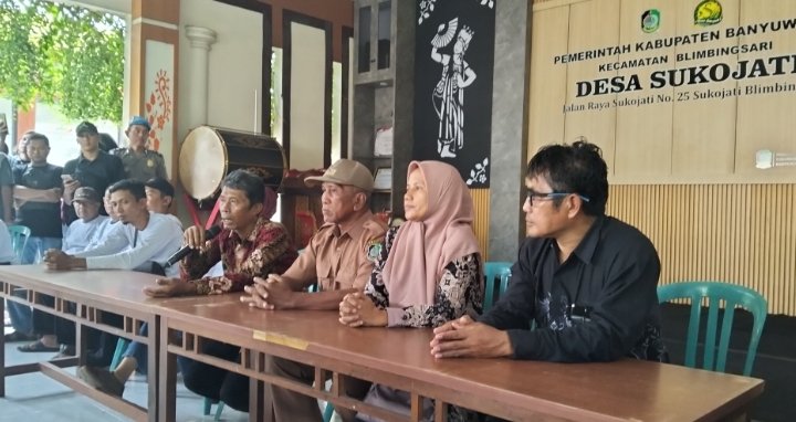 Diduga Kades Sukojati Banyuwangi di Gerbeg Warga,Menuntut Turun Dari Jabatannya