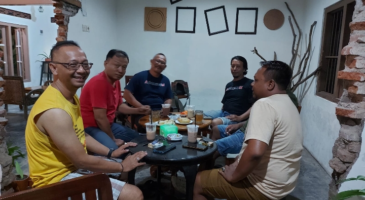 Ketua KPB Ngopi Bareng Bersama Komunitas Jurnalis Jawa Timur, Menatap Banyuwangi yang Lebih Baik 