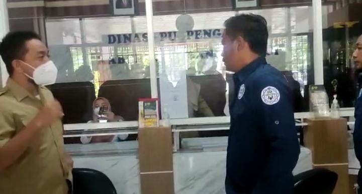 Ketua LAN Datangi DPU PENGAIRAN Banyuwangi, Beri Apresiasi kepada Staf Recepsionis Yang Arogan