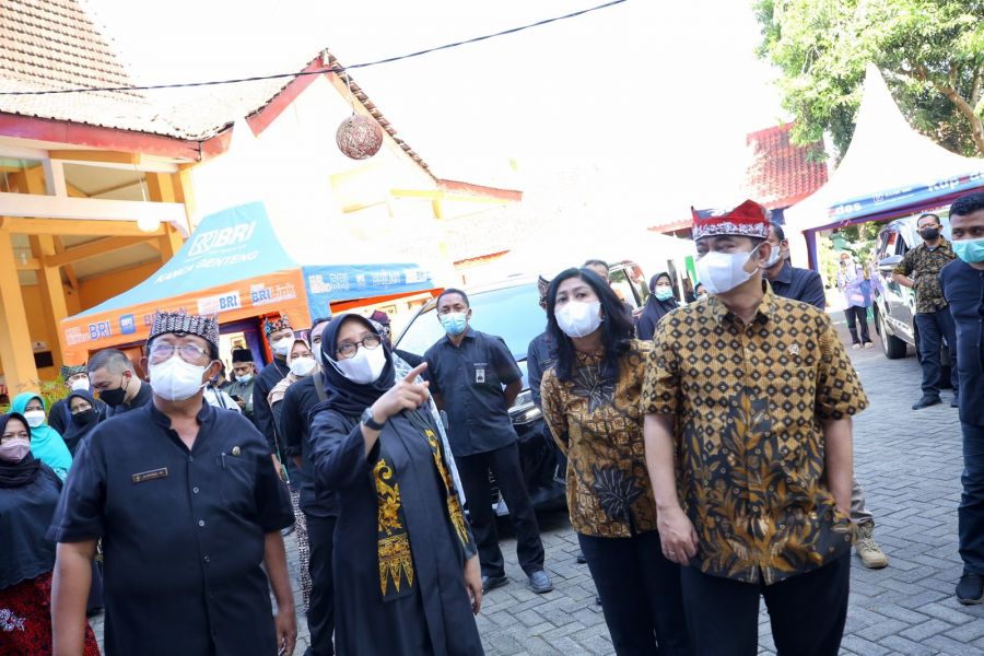 Kunjungan Kerja ke Banyuwangi, Wamendes Budi Arie Setiadi Ikuti Program Bunga Desa