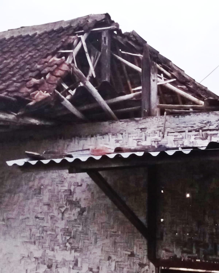 Lambatnya Bantuan Korban Bencana Keluhan Warga Genteng Kulon