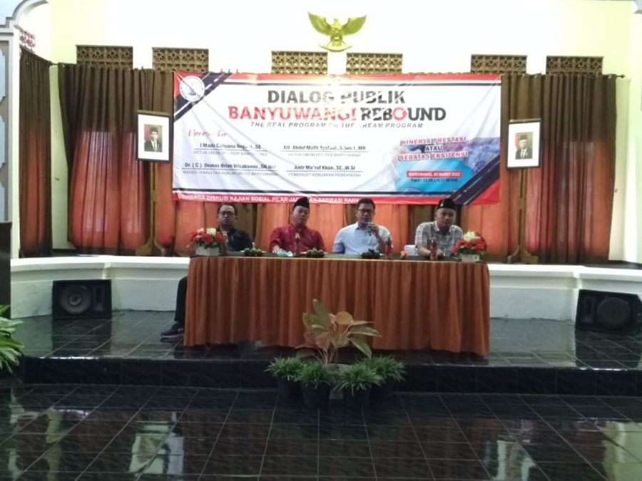LDKS PIJAR Mengadakan Dialog Publik Bertemakan Banyuwangi Rebound The Real Program Or The Dream