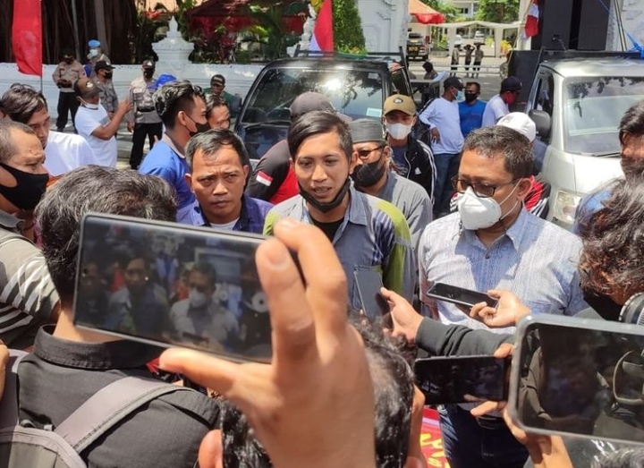 LDKS PIJAR Sikapi BEM SI Gelar Demo Besar-besaran
