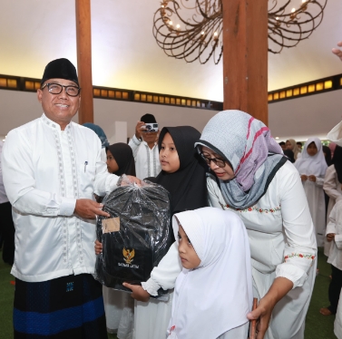 Lembaga Baznas Jawa Timur dan Pemkab Banyuwangi menyalurkan Santunan Kepada 1000 Anak Yatim