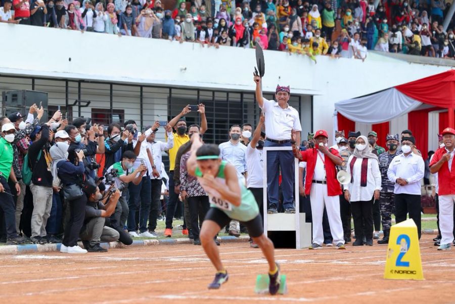 Luhut Binsar Panjaitan Buka Kejurda Atletik Jatim 2022