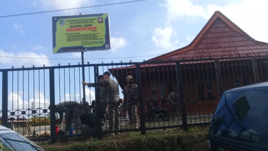 Masih Mau Menghadap Kapolresta, Satpol PP Bawa Plang di Lokasi LP2B