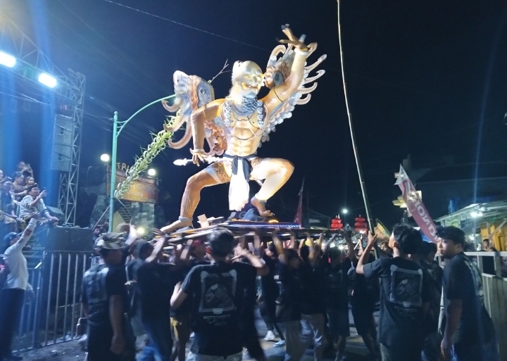 Menarik Masyarakat, Desa Macan Putih Banyuwangi Gelar Kirab Budaya Adat Gredoan 