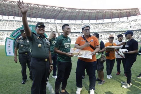 Pangdam V/Brawijaya Damaikan Bonek dan Jakmania, Ini Buktinya