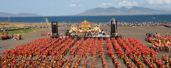 Pantai Marina Boom Yang Berlatarkan Selat Bali Bakal Kembali Menjadi Panggung Megah Gandrung Sewu