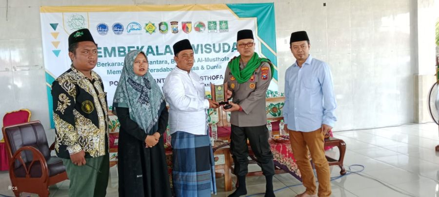 Pembekalan Wisuda Pondok Pesantren Al-Musthofa Oleh Kapolresta Banyuwangi
