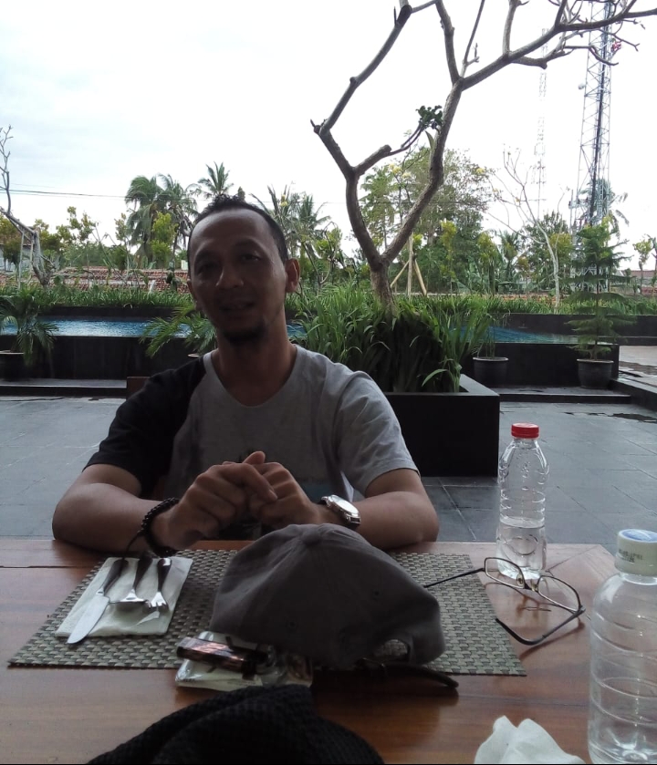 Penjilat dan Pengeritik, Dekat Dengan Pejabat Tidak Harus Menjilat