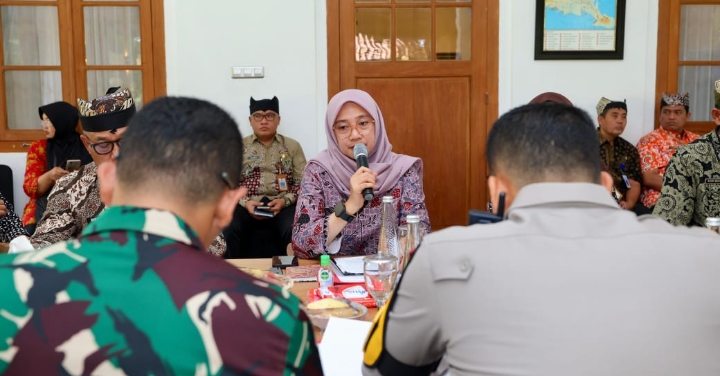 Penutupan Jalur Gumitir, Bupati Ipuk Upayakan Penambahan Kereta dan Penerbangan