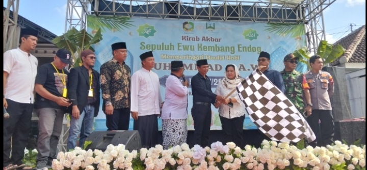 Peringati Maulid Nabi Muhammad S.A.W, Desa Kaotan Gelar Kirab Akbar Sepuluh Ewu Kembang Endog
