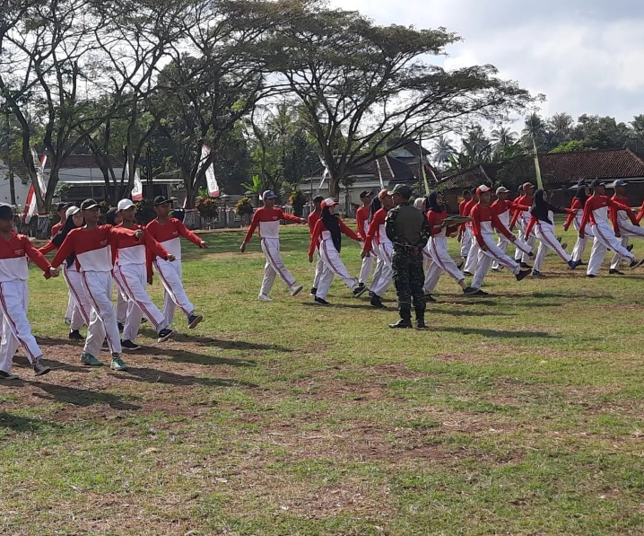 Persiapan Upacara HUT Ke-79 RI, TNI dan Polri Kecamatan Tegalsari Latih Peserta Paskibra