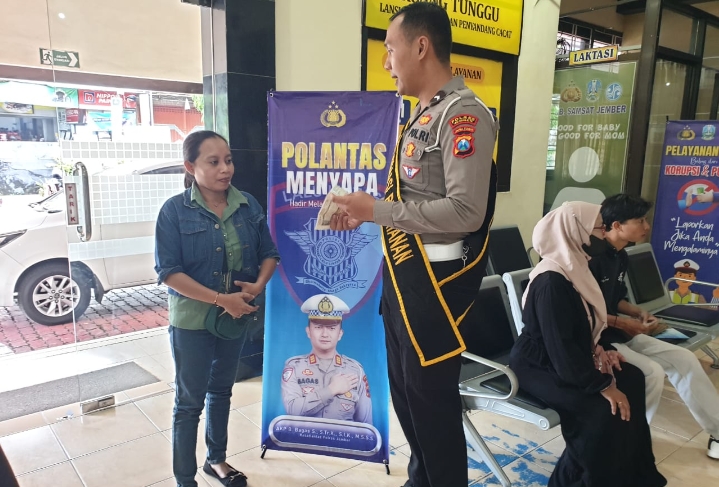 Polda Jatim Bersama Polres Jember Gelar “Polantas Menyapa” untuk Tingkatkan Kesadaran Berlalu Lintas
