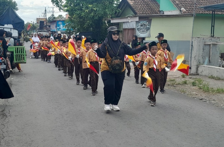 Ratusan Peserta Didik di YPBM Al Qodiriyah Gelar Karya Dalam kirab HARJABA ke 252
