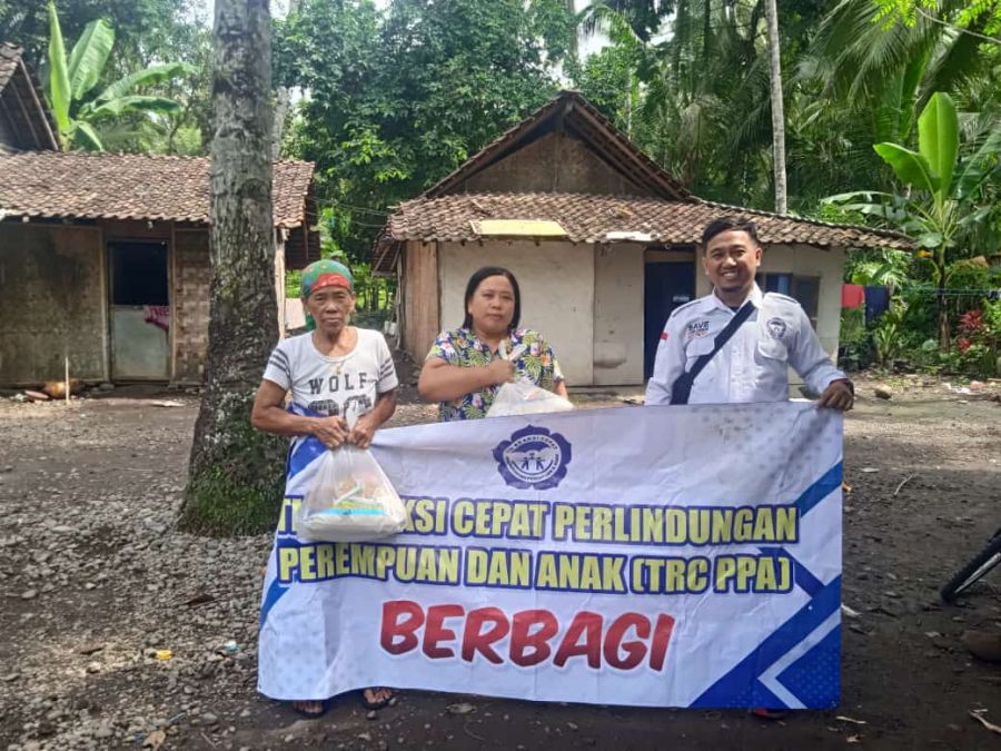 Sambut Tahun Baru 2023, TRC PPA dan FOSKAPDA Bagikan Puluhan Paket Sembako