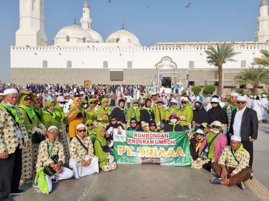 Sehari Sebelum ke Makkah, Semua  Jamaah Umroh PT TRIAAA  Berziarah Berkeliling Kota Madinah
