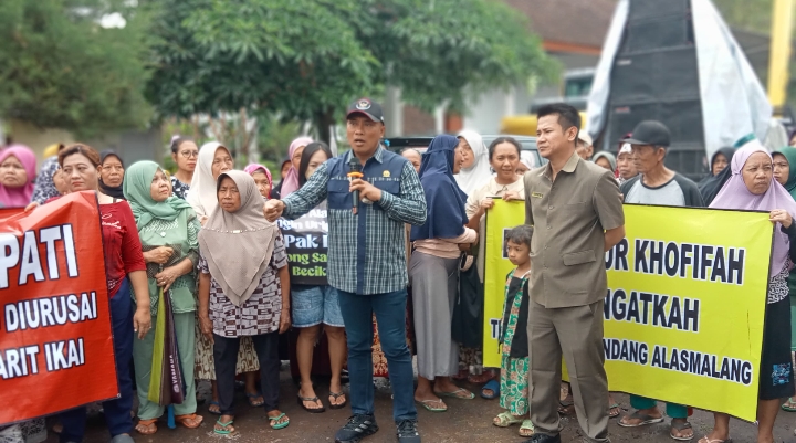 Tak Kunjung Diperbaiki, Warga Desa Alasmalang Tagih Janji Pemprov Jatim Renovasi Jembatan Garit