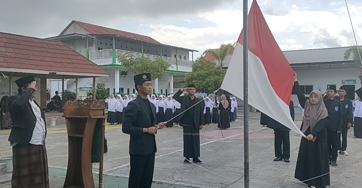 Upacara Hari Santri Nasional 2024 Di PP Al-Musthofa Berjalan Dengan Penuh Khidmat