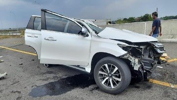 Vanessa Angel dan suaminya mengalami kecelakaan nahas di Nganjuk arah Surabaya, Jawa Timur.