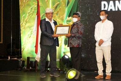 Wakil Bupati Banyuwangi Dapat Penghargaan Tanipreneur