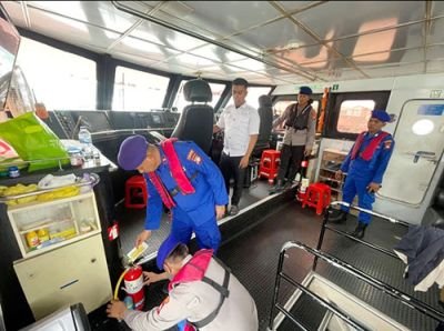 Antisipasi Kecelakaan Laut, Satpolairud Polres Karimun Cek Alat Keselamatan Kapal Penumpang
